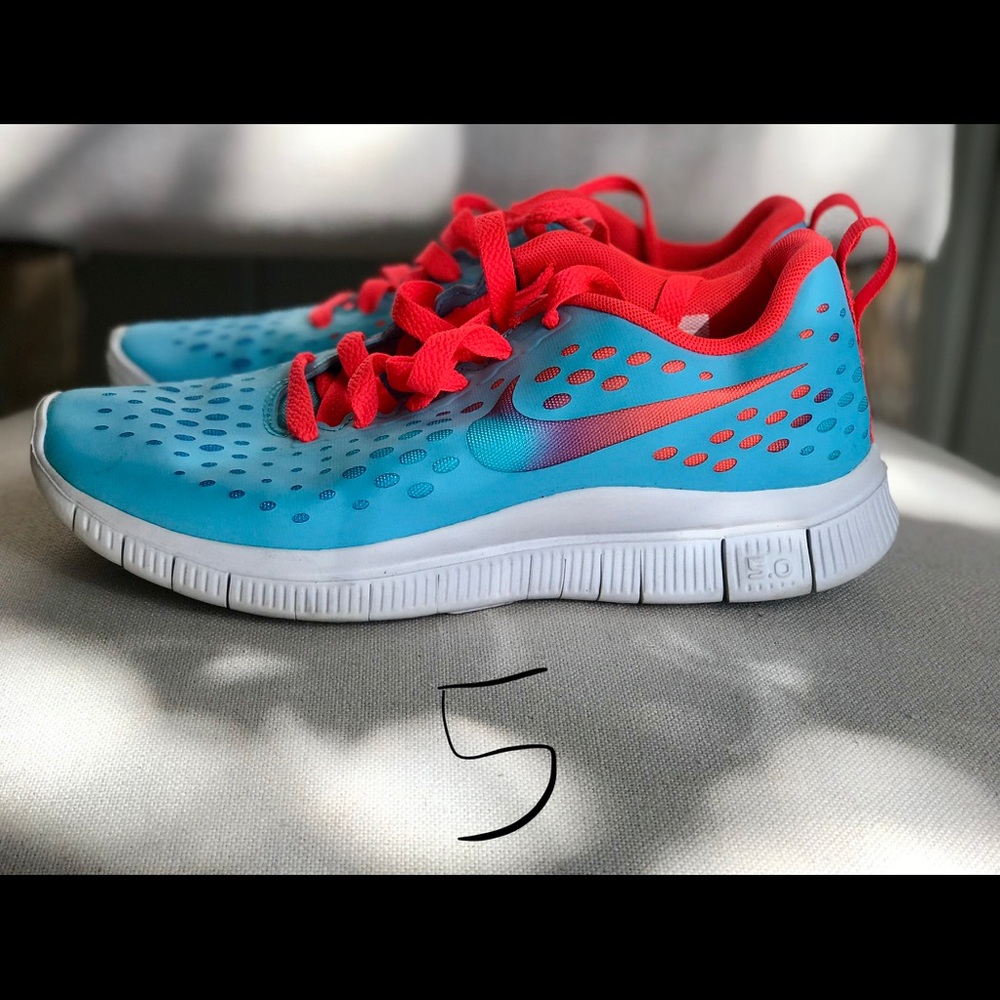 Nike tennis shoes